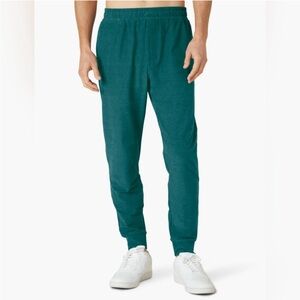 Beyond Yoga Men’s Green Spacedye Freefit Joggers
